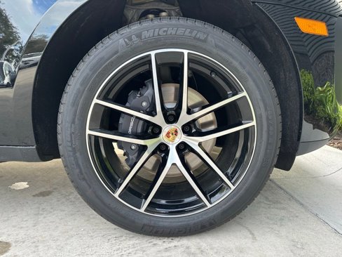 Used 2025 Porsche Macan image 33