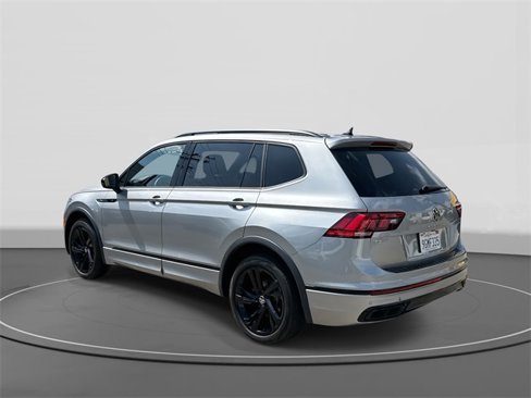 Certified 2023 Volkswagen Tiguan SE R-Line image 4