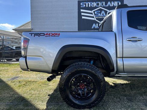 Used 2022 Toyota Tacoma TRD Off-Road image 4