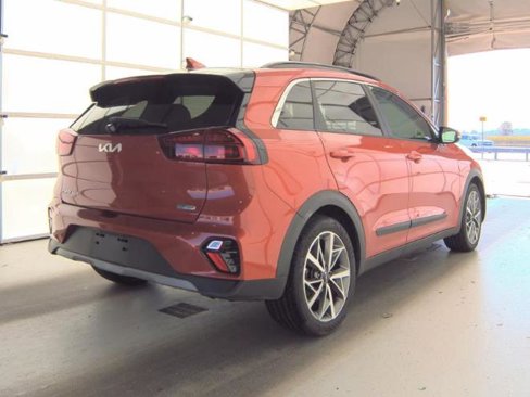 Used 2022 Kia Niro Touring Special Edition image 6
