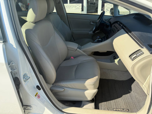 Used 2011 Toyota Prius Five image 2