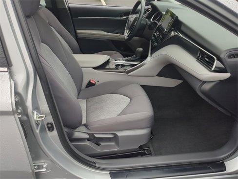 Used 2021 Toyota Camry LE image 24