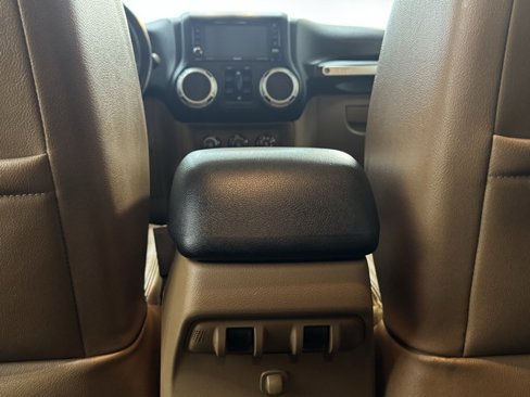 Used 2018 Jeep Wrangler Unlimited Sahara image 27