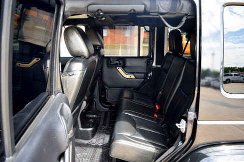Used 2014 Jeep Wrangler Unlimited Sahara image 11