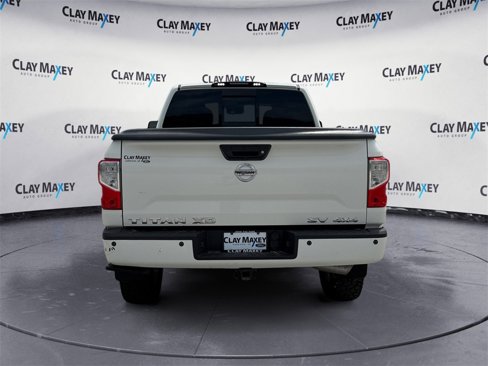 Used 2016 Nissan Titan SV image 4