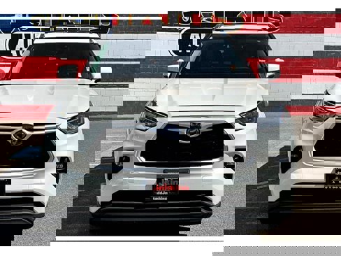 Used 2020 Toyota Highlander XLE image 3