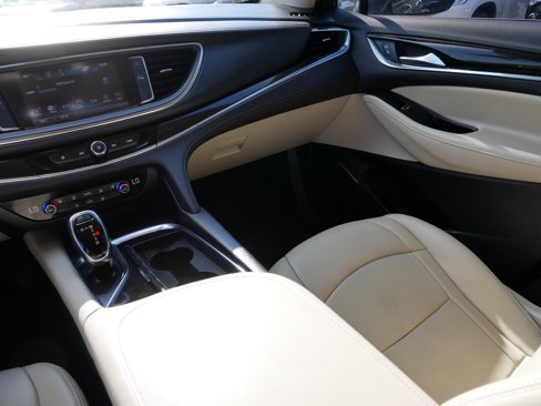 Used 2019 Buick Enclave Essence image 11