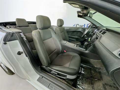 Used 2014 Ford Mustang Convertible image 25