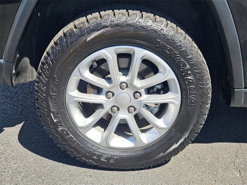 Used 2021 Jeep Grand Cherokee Laredo image 32