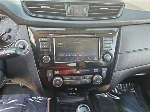 Used 2020 Nissan Rogue SV image 15