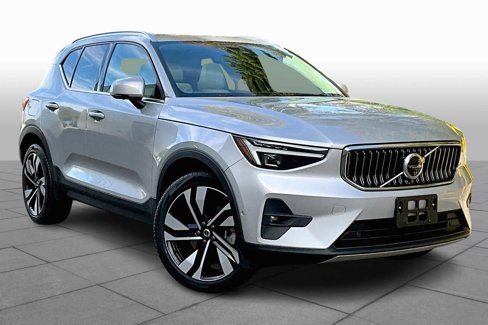 Used 2024 Volvo XC40 B5 Plus w/ Protection Package Premier image 2