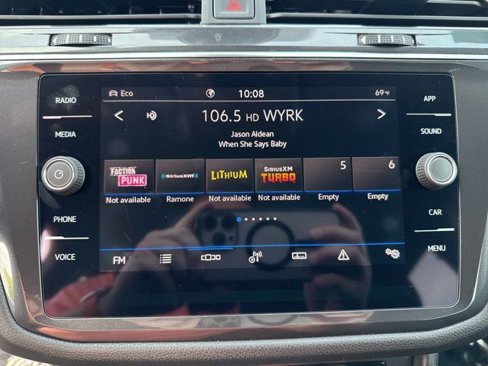 Certified 2022 Volkswagen Tiguan SE image 16