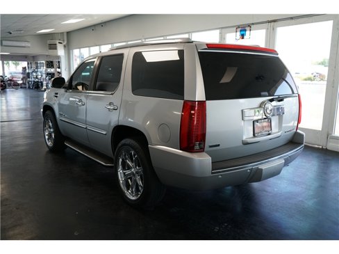 Used 2010 Cadillac Escalade AWD image 5