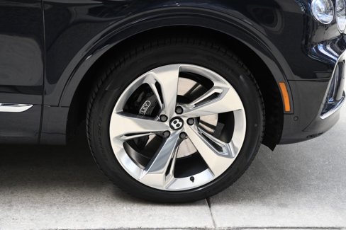Used 2023 Bentley Bentayga Extended Wheelbase image 28