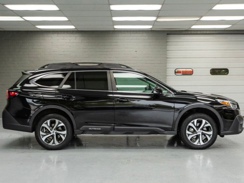 Used 2021 Subaru Outback Limited image 3