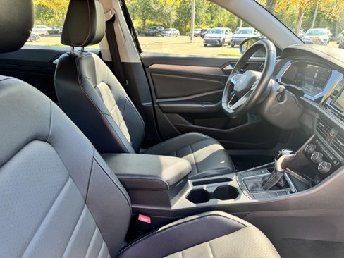 Certified 2024 Volkswagen Jetta SE image 9