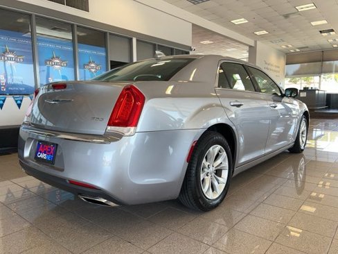 Used 2016 Chrysler 300 Limited image 7