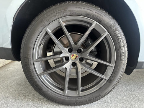 Used 2023 Porsche Macan Turbo image 42