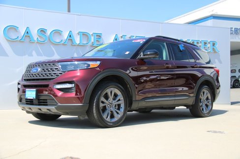 Used 2022 Ford Explorer XLT w/ Equipment Group 202A image 1