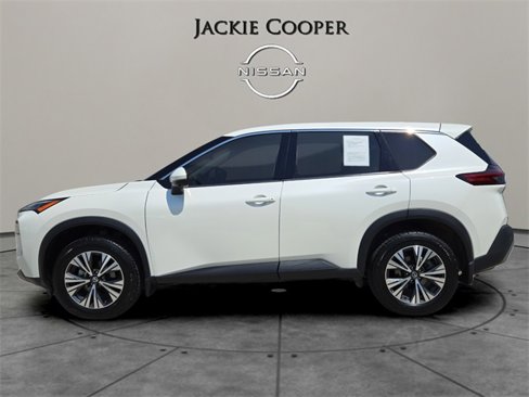 Used 2021 Nissan Rogue SV image 2