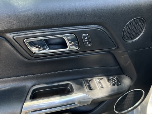 Used 2017 Ford Mustang Premium image 28