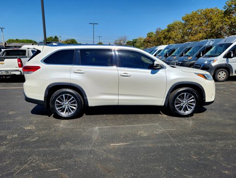 Used 2017 Toyota Highlander AWD V6 image 9