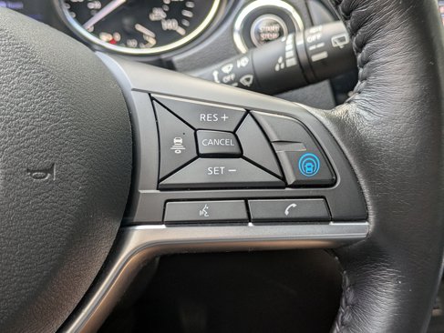 Used 2019 Nissan Rogue SV w/ Sun & Sound Touring Package image 16
