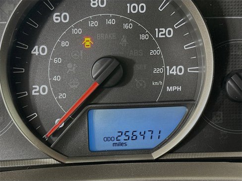 Used 2015 Toyota RAV4 LE image 4
