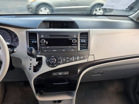 Used 2013 Toyota Sienna LE image 16