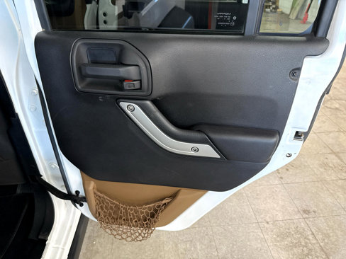 Used 2015 Jeep Wrangler Unlimited Rubicon w/ Max Tow Package image 51