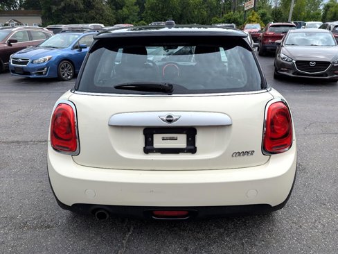 Used 2015 MINI Cooper 2-Door Hardtop image 9