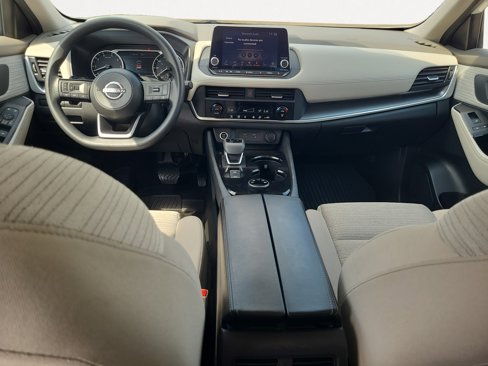 Used 2023 Nissan Rogue SV image 3