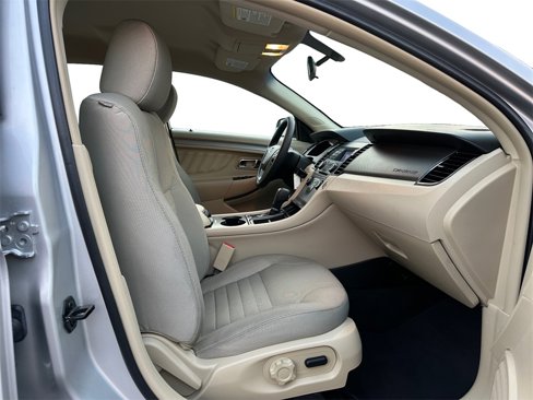 Used 2015 Ford Taurus SE image 16