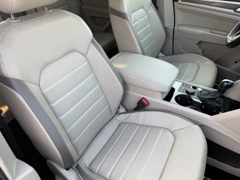 Used 2022 Volkswagen Atlas SEL Premium image 16