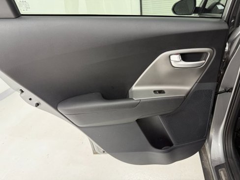 Used 2022 Kia Niro LX image 35