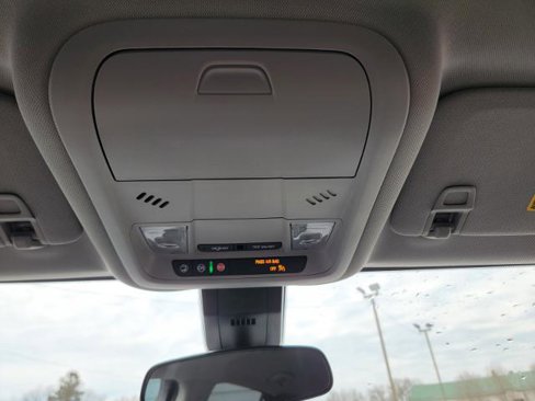 Used 2023 Chevrolet Equinox LT image 30