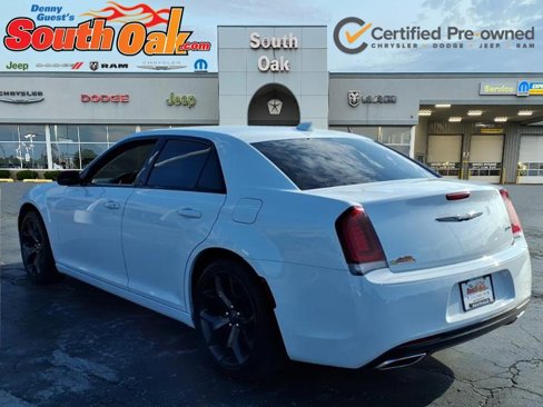 Certified 2021 Chrysler 300 Touring w/ Sport Appearance Package image 4