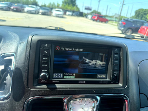 Used 2013 Chrysler Town & Country Touring image 14