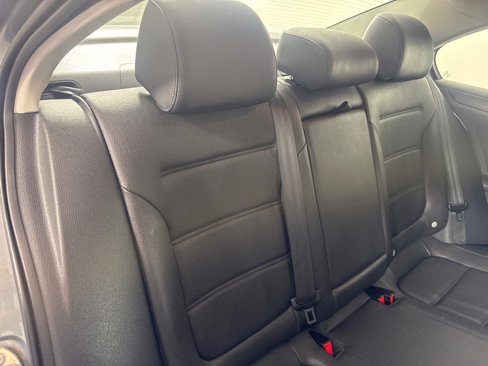 Used 2011 Volkswagen Jetta SE image 21