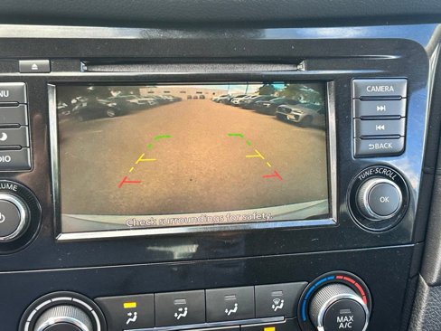 Used 2019 Nissan Rogue S image 18