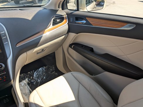 Used 2017 Lincoln MKC Select w/ Select Plus Package image 17