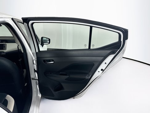 Used 2022 Nissan Versa SV image 29