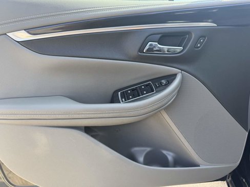 Used 2019 Chevrolet Impala LT image 14