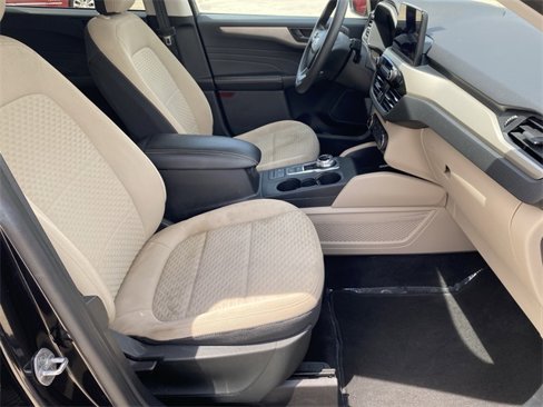 Used 2022 Ford Escape SE w/ SE Sport Appearance Package image 25