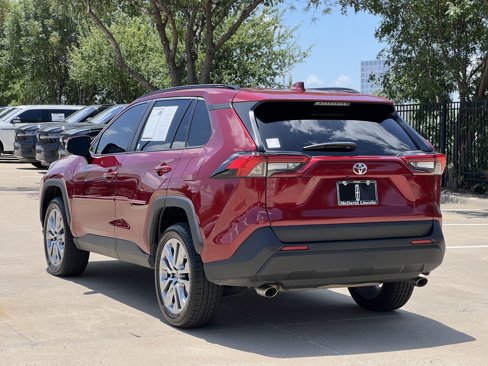 Used 2022 Toyota RAV4 XLE Premium image 7