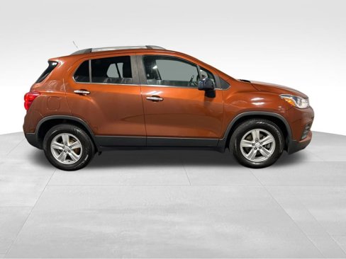 Used 2019 Chevrolet Trax LT w/ LT Convenience Package image 2