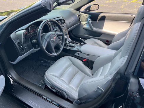 Used 2005 Chevrolet Corvette Coupe w/ Preferred Equipment Group image 9