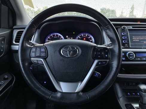 Used 2017 Toyota Highlander Limited image 11