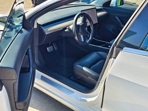 Used 2018 Tesla Model 3 Long Range image 5