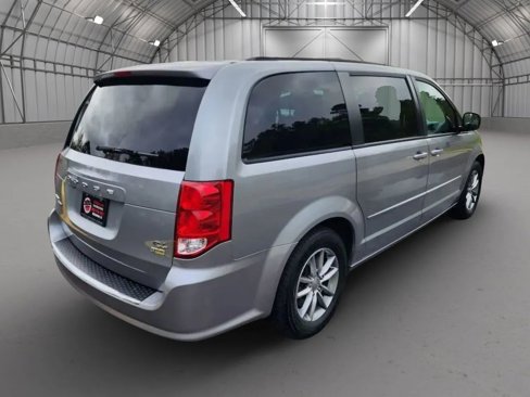 Used 2014 Dodge Grand Caravan R/T image 4